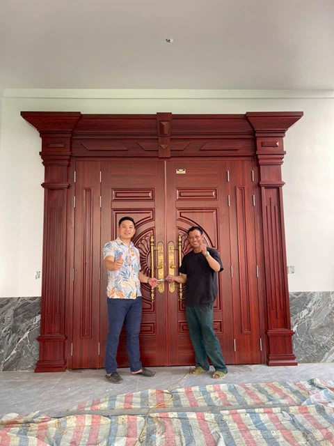 Cửa thép vẫn gỗ 4 cánh lệch
